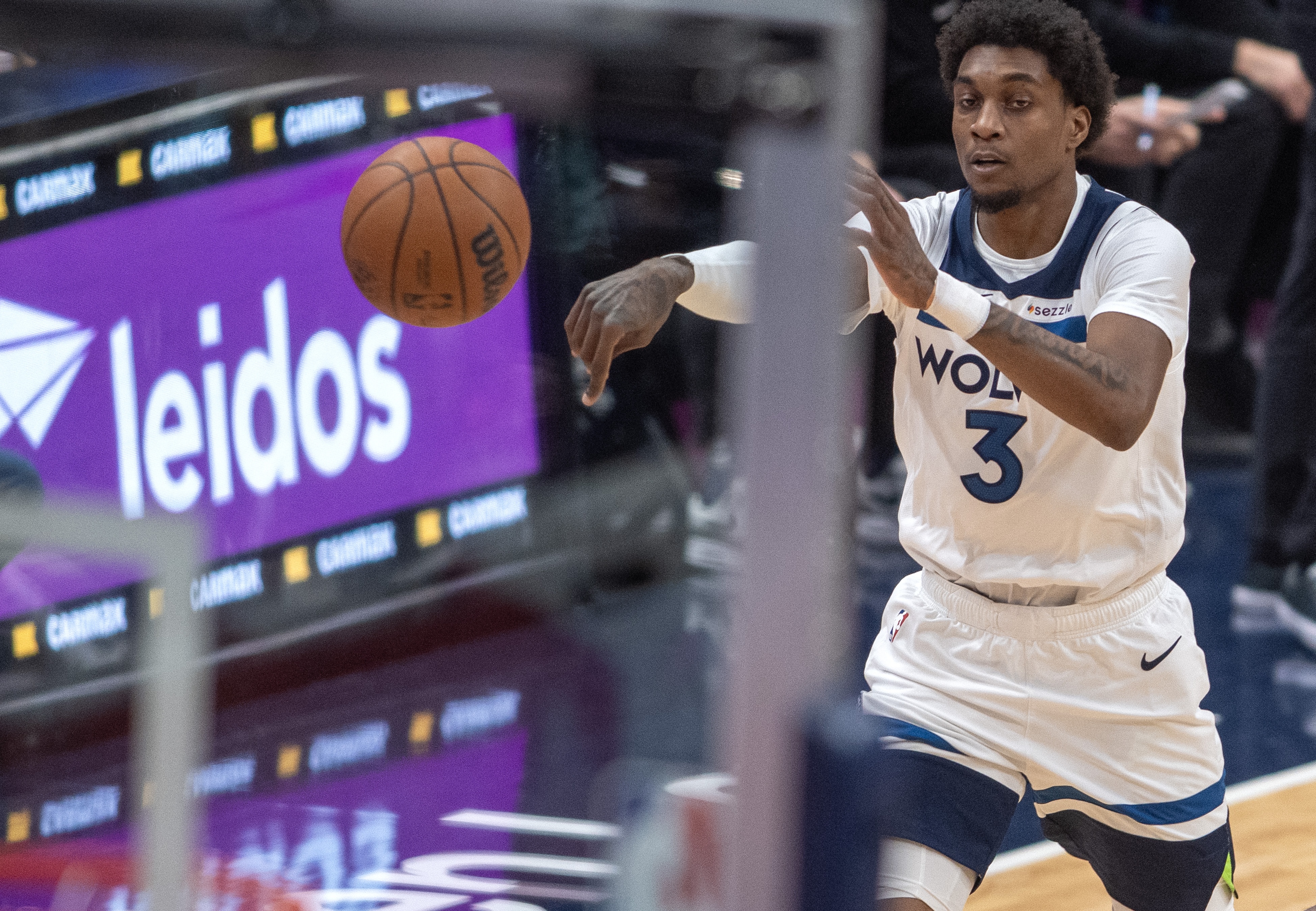 根本顶不住！森林狼半场万箭齐发&amp;三分21中13 命中率高达61.9%