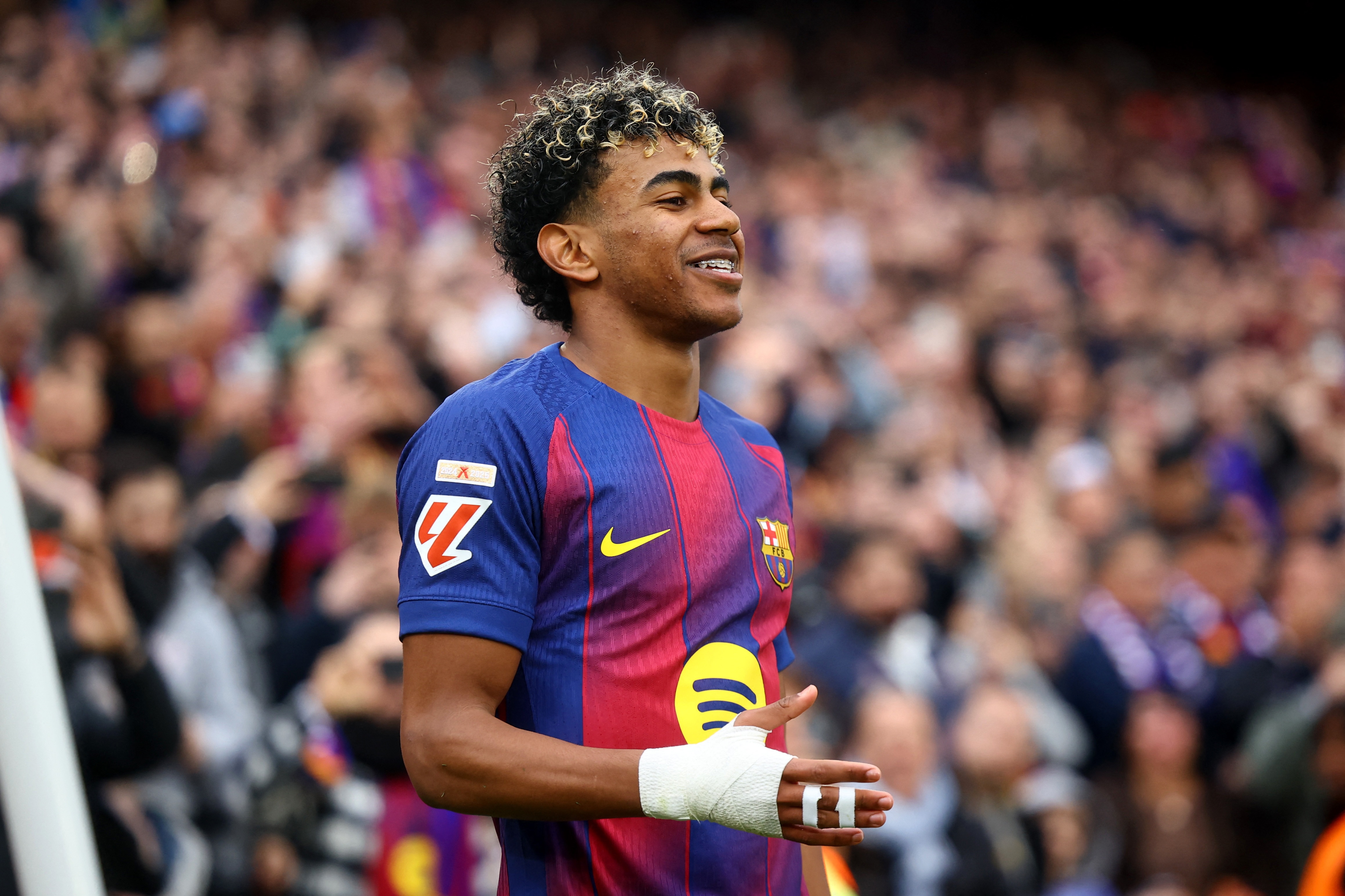 开云app官方下载-球迷票选巴萨2月最佳时刻：亚马尔战黄潜帽子戏法当选